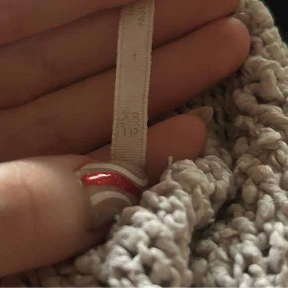 Free People Light Gray Textured Knit V-Neck Sweater Size XS Boho Preppy Bohemian - Picture 3 of 11